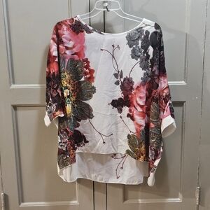 BNWOT - Oversized Women's Floral Print Scoop Neck Top - White/Red/Pink